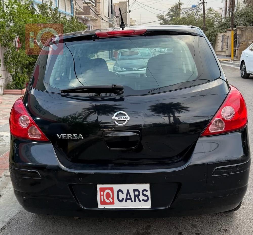 نيسان فيرسا